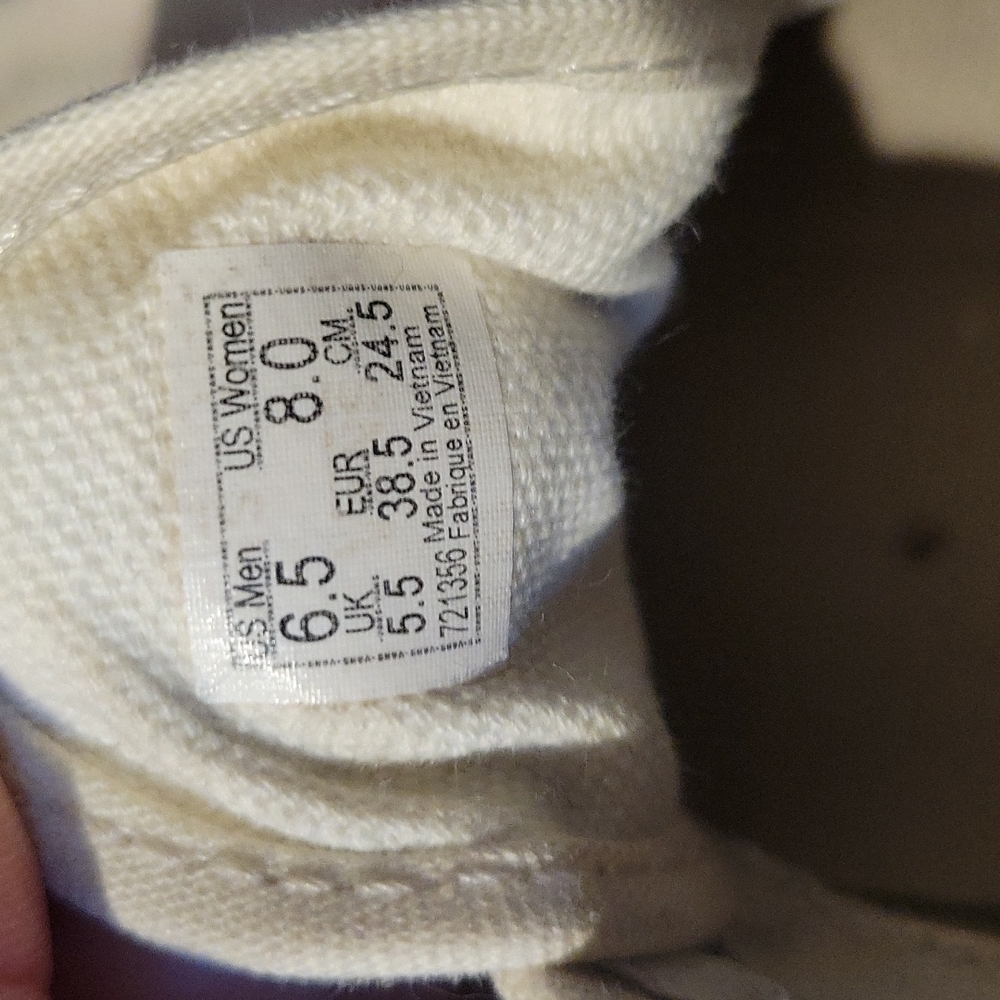 Van's - Picture 3 of 3